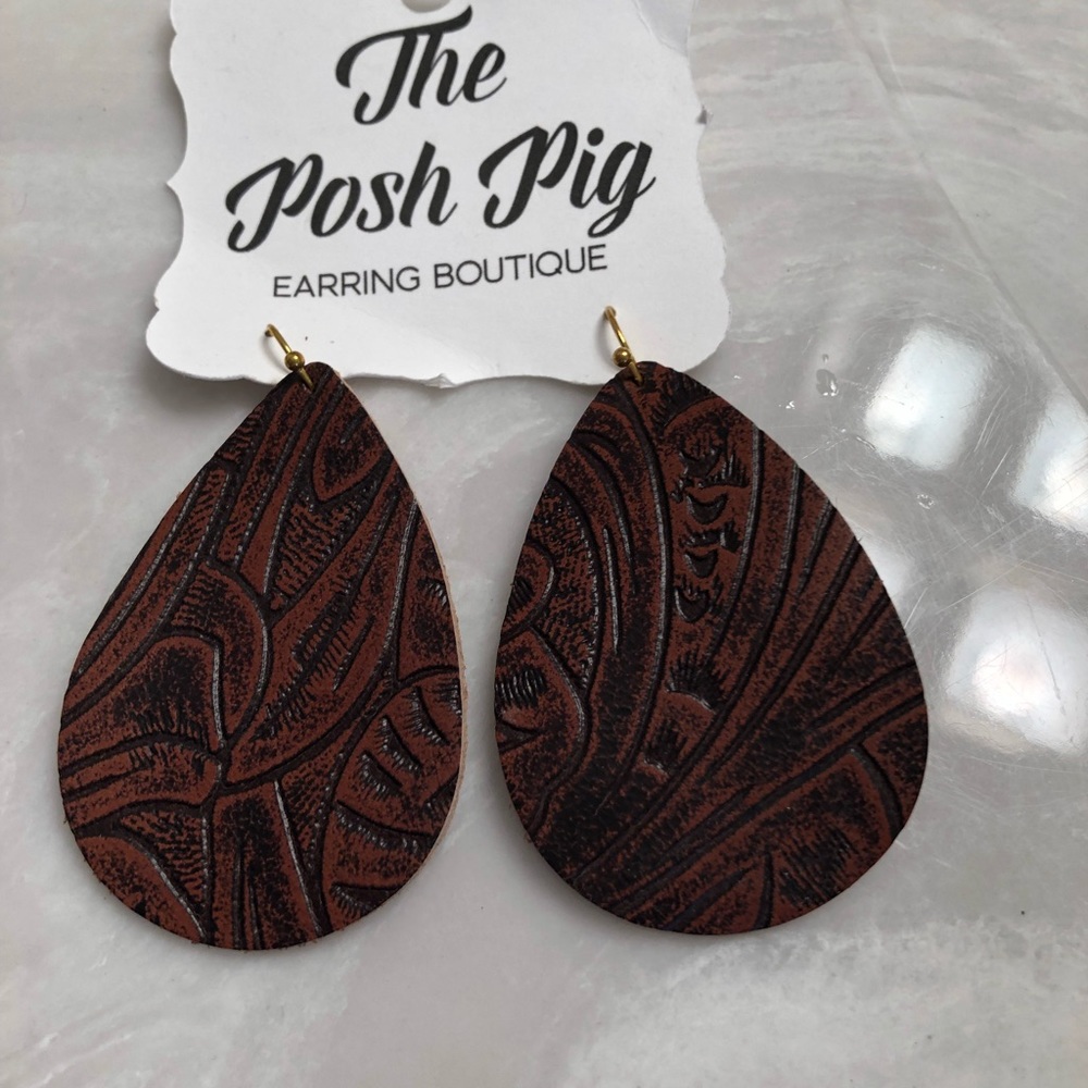 Leather earrings